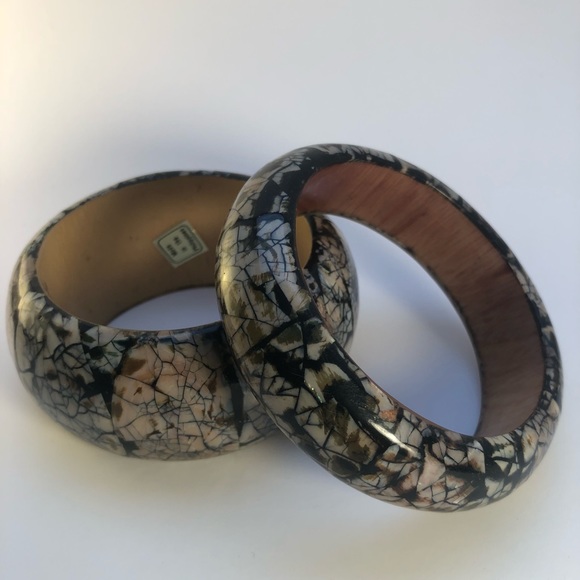 Beautiful Crackle Wooden Bangle - Picture 5 of 5